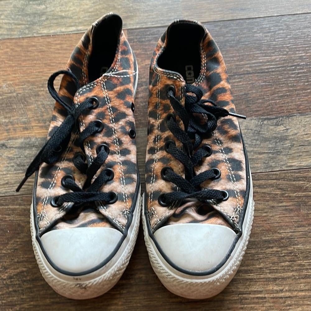 Leopard converse